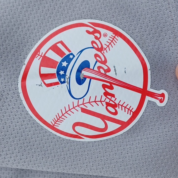 Majestic vtg Yankees #2 Jeter jersey. Gray and navy blue. Youth 10/12 - Picture 3 of 7